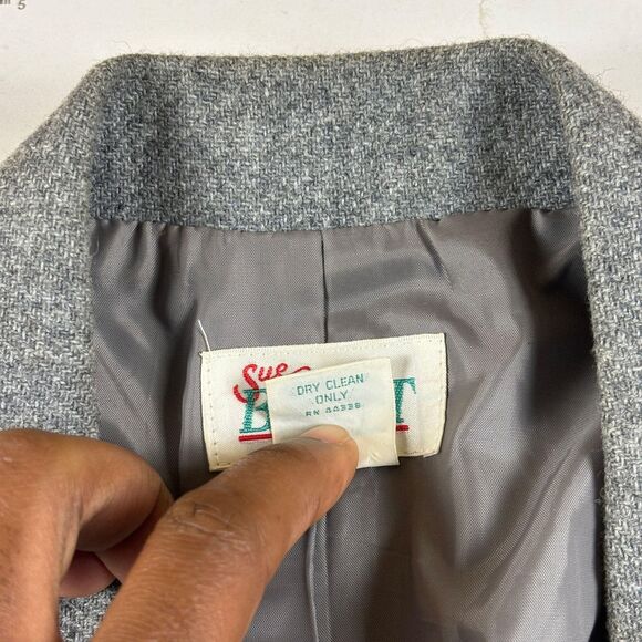 1970s Sue Brett grey blazer jacket, size 22 acrylic/wool double breasted jacket - Picture 5 of 10